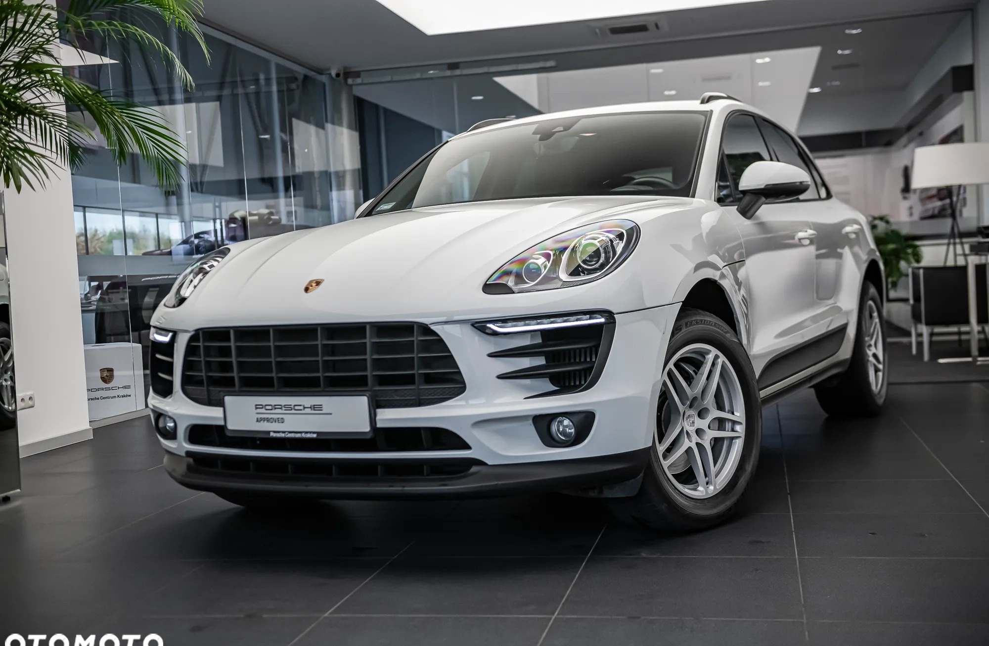 Porsche Macan cena 199000 przebieg: 74200, rok produkcji 2017 z Śrem małe 326